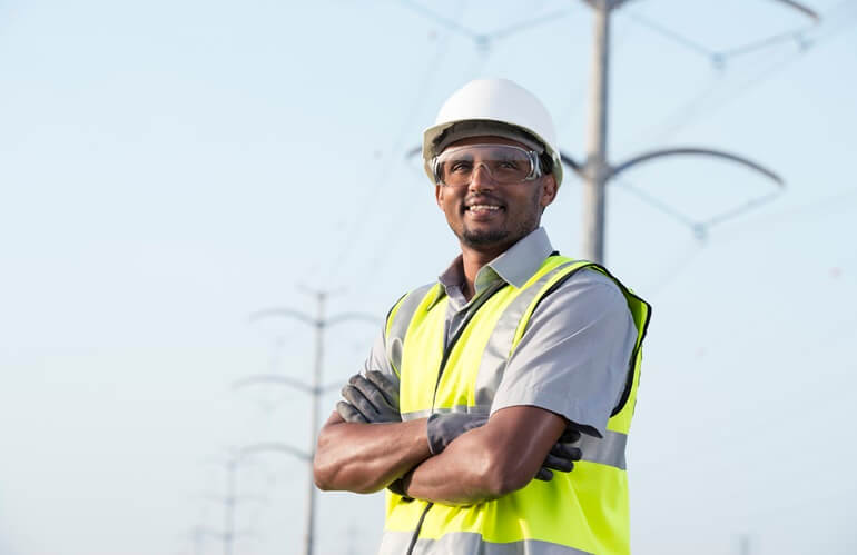 Fardamento para eletricista: conheça as especificações mais significativas do uniforme