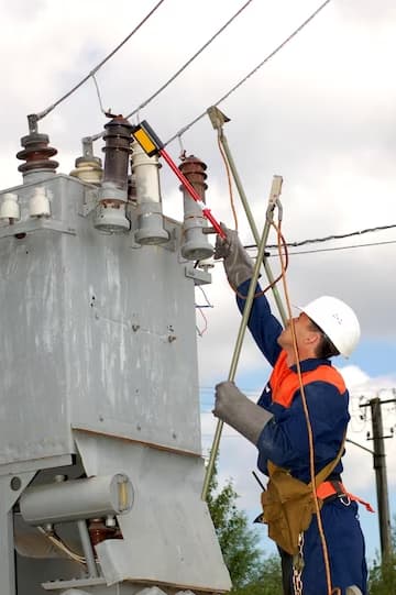 Uniforme de eletricista NR10 para risco 1 e 2